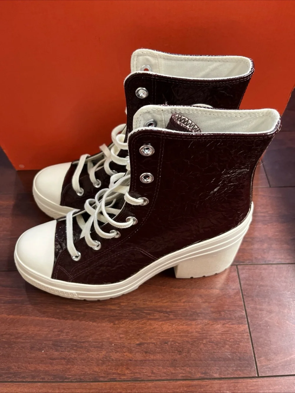 Womens 9.5 Converse Chuck 70 De Luxe Heel Crinkle Leather Boot HALF BOX A13387C